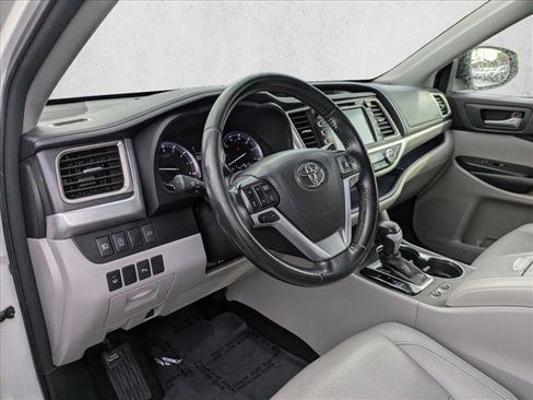 Used 2017 Toyota Highlander Limited image 10