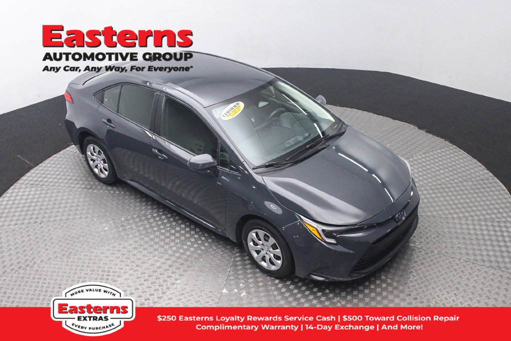 Used 2023 Toyota Corolla LE FWD image 4