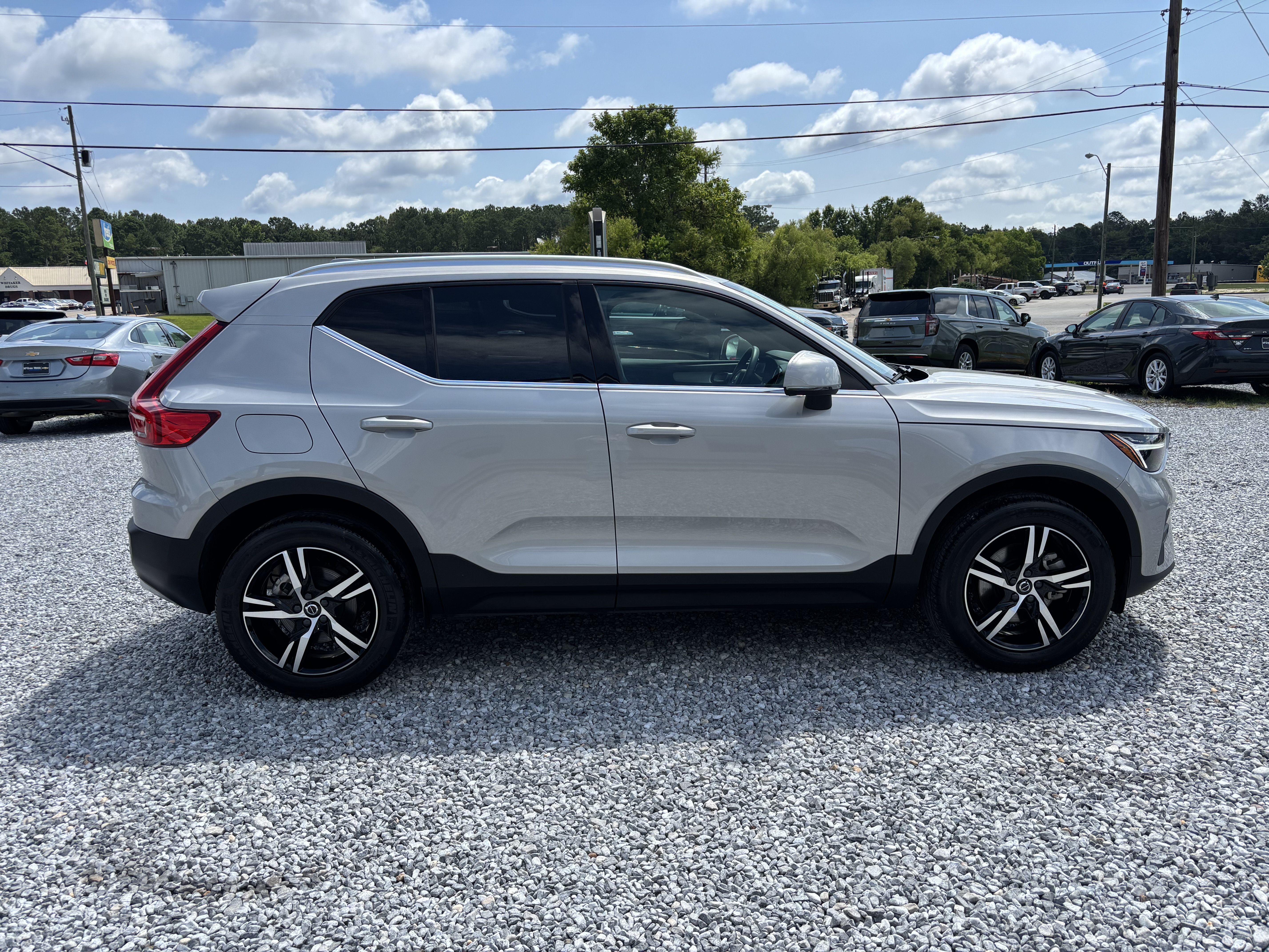 Used 2025 Volvo XC40 B5 Core AWD/4WD image 4