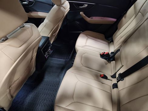 Used 2025 Audi Q8 Premium Plus image 53