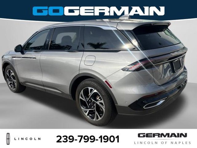 Used 2024 Lincoln Nautilus Premier AWD/4WD image 5