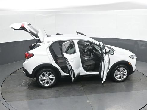 Used 2025 Buick Encore GX Preferred AWD/4WD image 47
