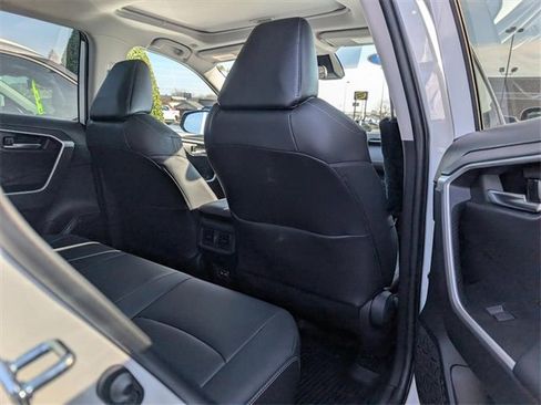 Used 2023 Toyota RAV4 XLE Premium image 23