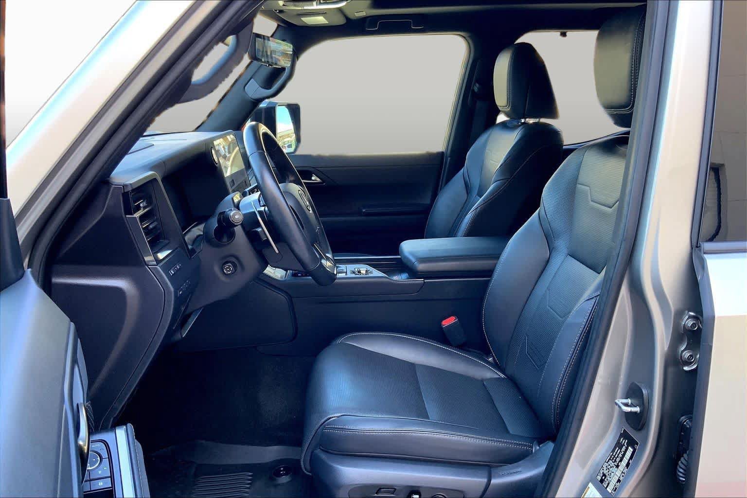 Used 2025 Lexus GX 550 w/ Accessory Package (2T) AWD/4WD image 14