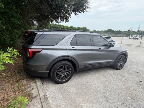 Used 2025 Ford Explorer ST RWD image 8