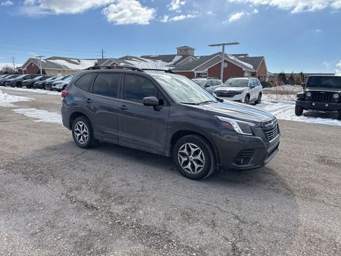 Used 2023 Subaru Forester Premium image 19