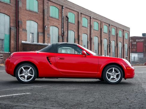 Used 2003 Toyota MR2 image 77