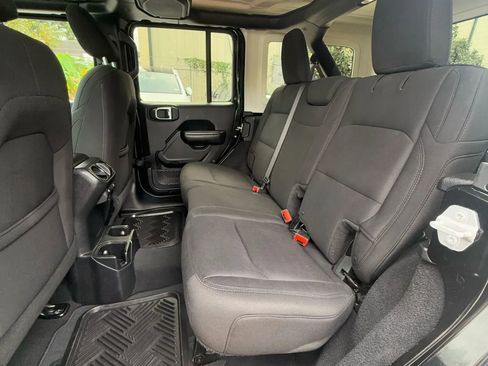 Used 2018 Jeep Wrangler Unlimited Sport S AWD/4WD image 17