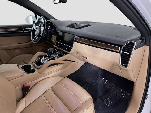 Certified 2023 Porsche Cayenne Platinum Edition AWD/4WD image 30