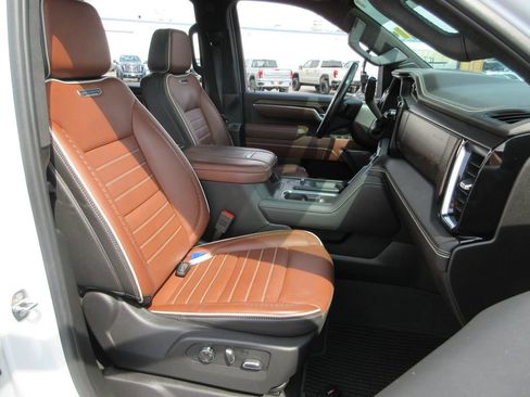 Used 2024 GMC Sierra 3500 Denali Ultimate AWD/4WD image 27