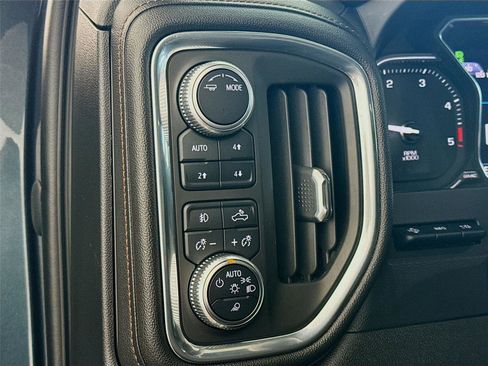 Used 2020 GMC Sierra 2500 AT4 w/ AT4 Premium Package AWD/4WD image 8