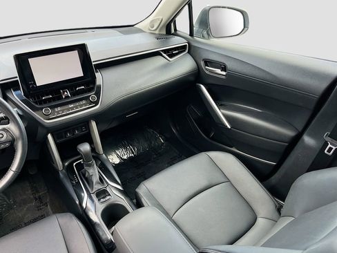 Used 2023 Toyota Corolla Cross XLE w/ Convenience Package FWD image 23