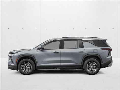 New 2026 Chevrolet Traverse LT w/ Sun and Wheel Package FWD image 3