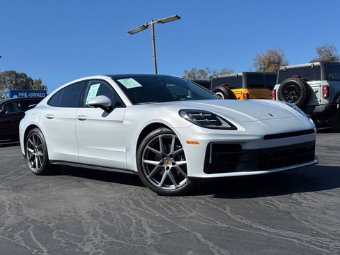 Used 2025 Porsche Panamera image 2