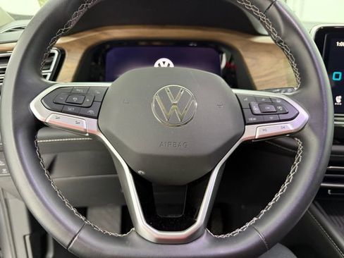 Used 2025 Volkswagen Atlas SE FWD image 9