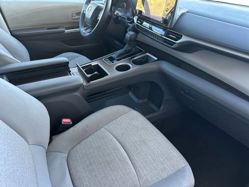Used 2024 Toyota Sienna LE image 16