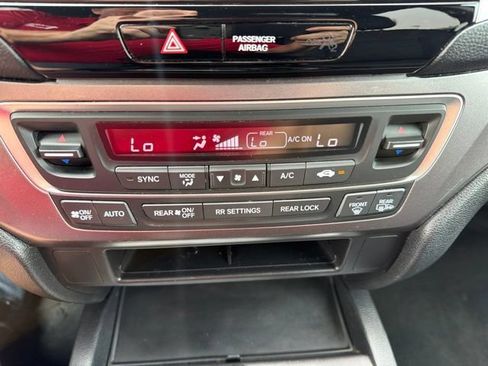 Used 2018 Honda Pilot EX image 19