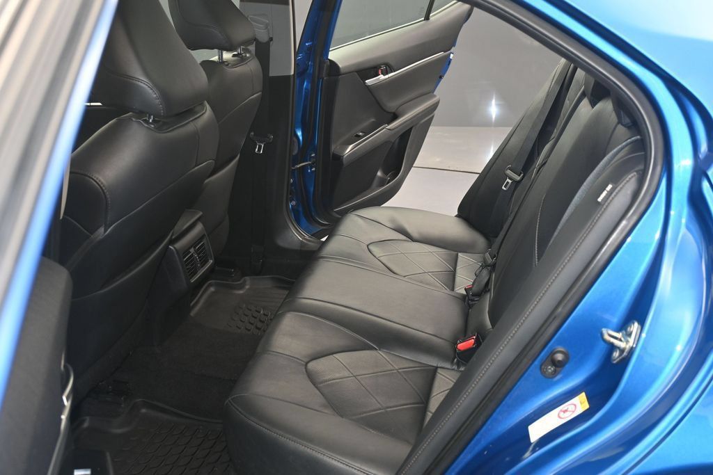 Used 2019 Toyota Camry XLE FWD image 13