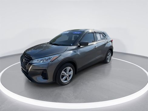 Certified 2022 Nissan Kicks S image 4