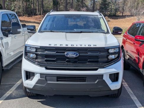 Certified 2025 Ford Expedition Active image 2