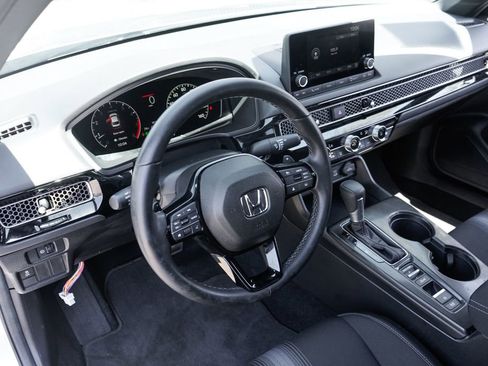 Used 2025 Honda Civic Sport image 17