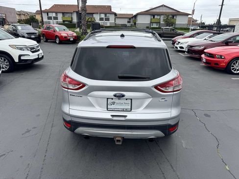 Used 2016 Ford Escape SE w/ SE Leather Comfort Package AWD/4WD image 4