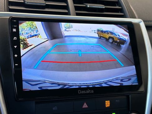 Used 2016 Toyota Camry SE FWD image 19