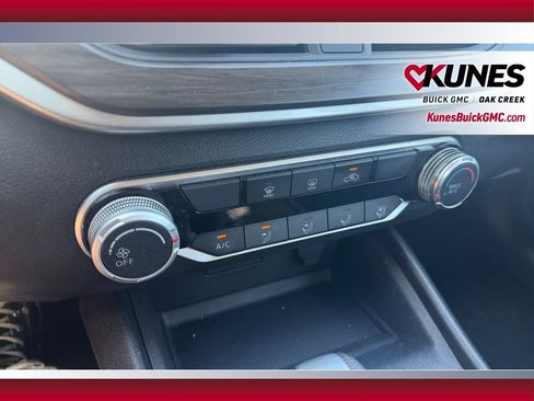 Used 2025 Nissan Altima 2.5 SV FWD image 28