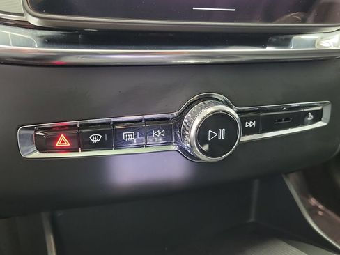 Used 2025 Volvo XC90 B5 Plus AWD/4WD image 31