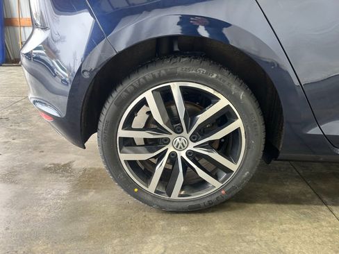 Used 2016 Volkswagen Golf SE image 32