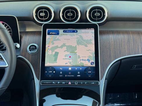 Used 2025 Mercedes-Benz GLC 350e 4MATIC image 26