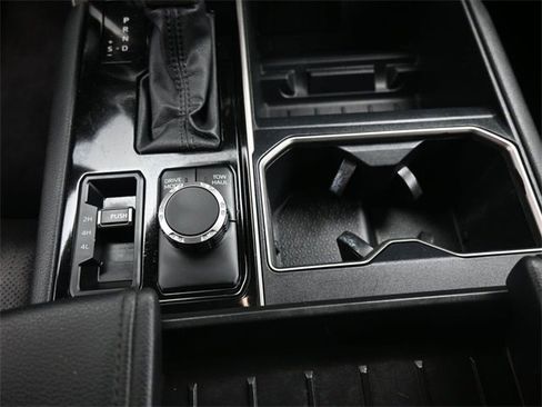 Used 2023 Toyota Tundra Limited image 4