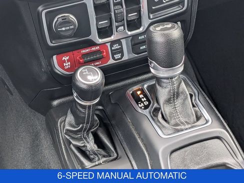 Used 2025 Jeep Wrangler Unlimited Rubicon AWD/4WD image 28