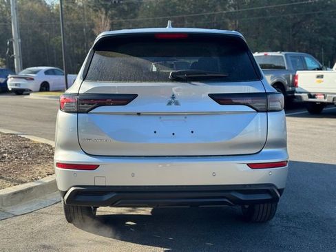 New 2026 Mitsubishi Outlander ES image 10