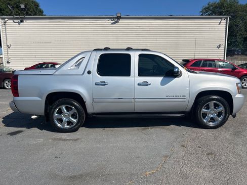 Used 2013 Chevrolet Avalanche LTZ AWD/4WD image 5
