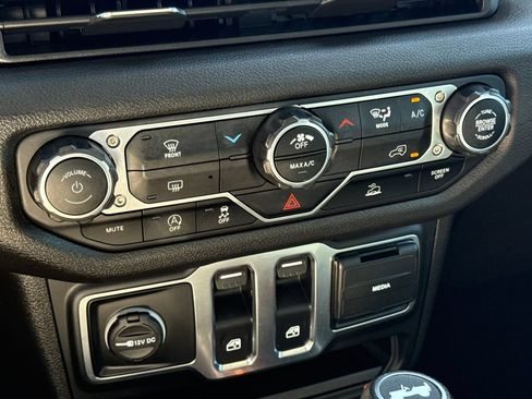 Used 2024 Jeep Wrangler Sport AWD/4WD image 25