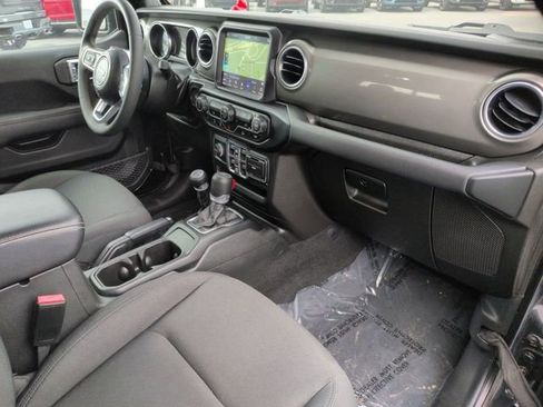 Used 2023 Jeep Gladiator Overland AWD/4WD image 35