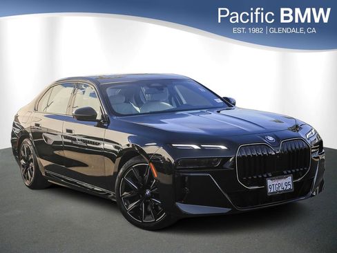 Used 2025 BMW 750e xDrive w/ Premium Package AWD/4WD image 1