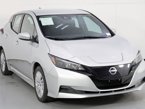 Used 2025 Nissan Leaf S image 45