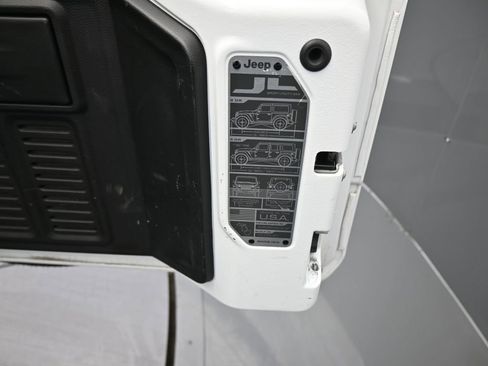 Used 2022 Jeep Wrangler Unlimited Sahara image 40