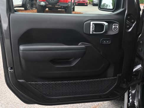 Used 2025 Jeep Wrangler Unlimited Rubicon 4xe w/ Safety Group AWD/4WD image 14