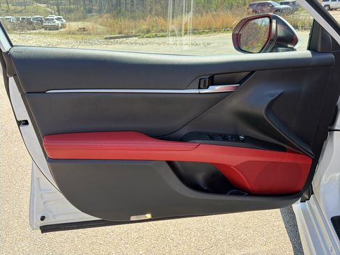 Used 2022 Toyota Camry XSE image 10