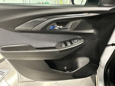 Used 2023 Chevrolet TrailBlazer LS AWD/4WD image 18