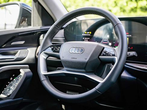 Used 2025 Audi Q5 Premium w/ Premium Plus AWD/4WD image 15