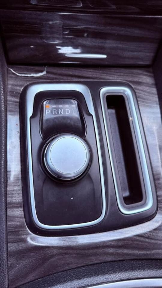 Used 2016 Chrysler 300 Limited RWD image 18