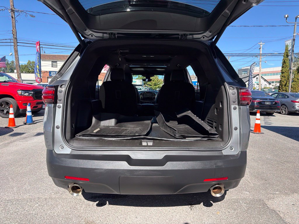 Used 2023 Chevrolet Traverse RS w/ LPO, Floor Liner Package AWD/4WD image 9