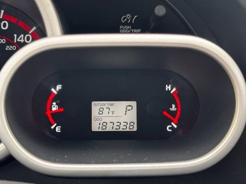Used 2009 Pontiac Vibe w/ Preferred Package FWD image 12