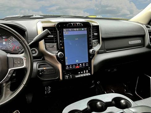 Used 2024 RAM 2500 Laramie AWD/4WD image 12