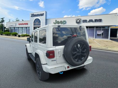 Used 2021 Jeep Wrangler Unlimited Sahara AWD/4WD image 3