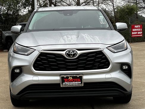 Used 2024 Toyota Highlander LE image 7